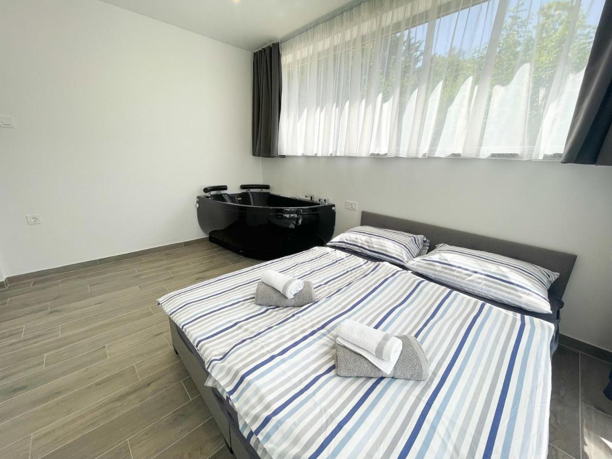 Villa Linda Crikvenica Exteriör bild